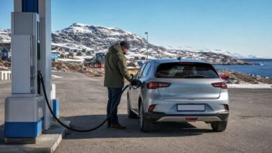 Tanken in Grönland: Mietwagen an einer Tankanlage in Nuuk